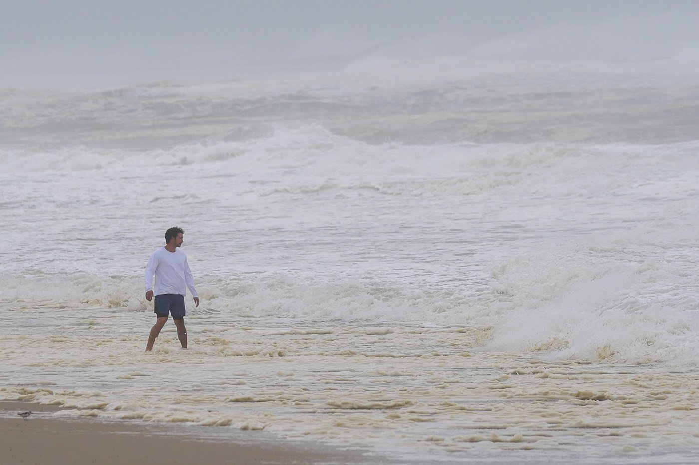 Hurricane Erin still stirring up dangerous waves while it moves away from the East Coast | iNFOnews.ca