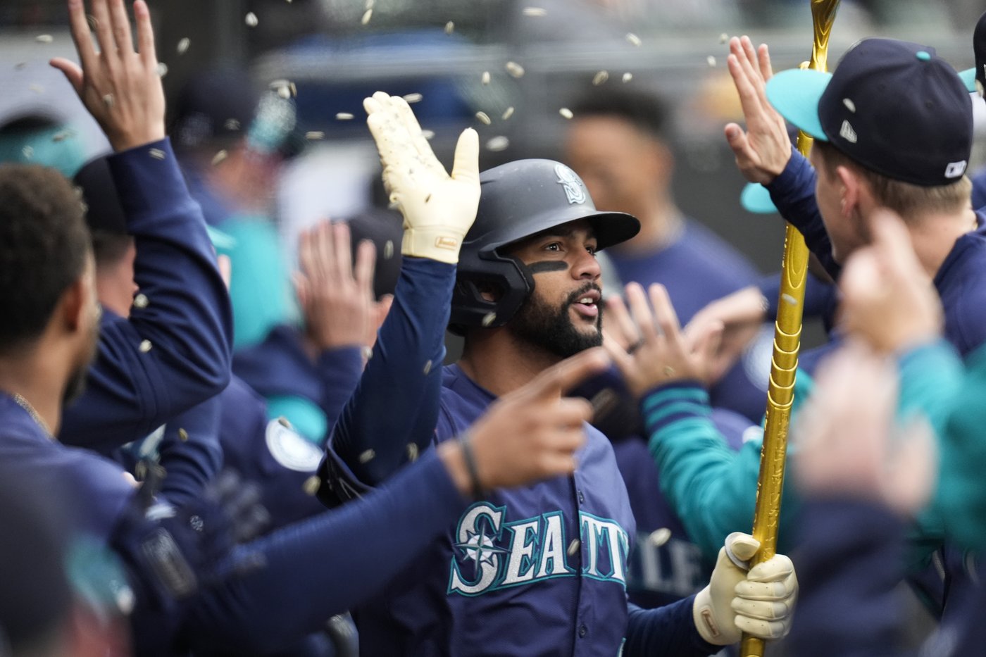 Taveras' 2-run homer in the 8th inning lifts Mariners to a 6-5 win over the White Sox | iNFOnews.ca