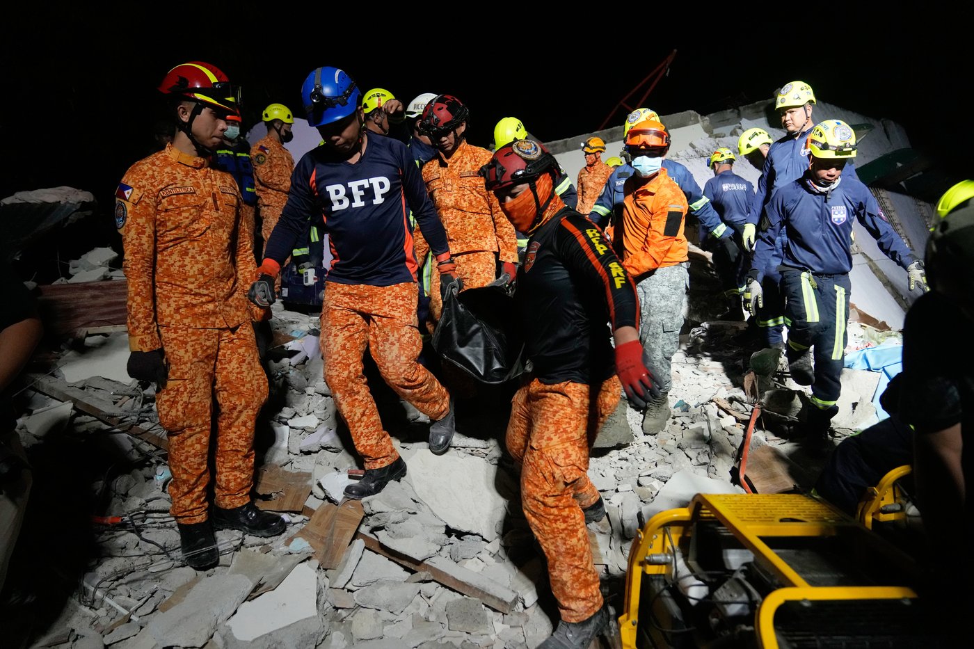 Photos show the destruction and rescue efforts after an earthquake in the Philippines | iNFOnews.ca