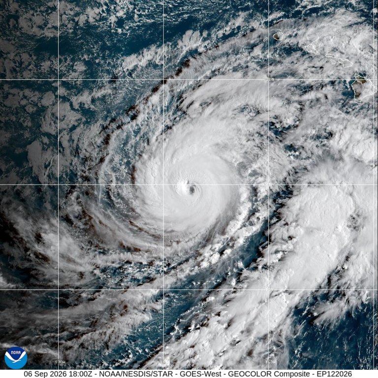 Hawaii residents told to expect tropical storm conditions as Hurricane Lowell passes to the west | iNFOnews.ca