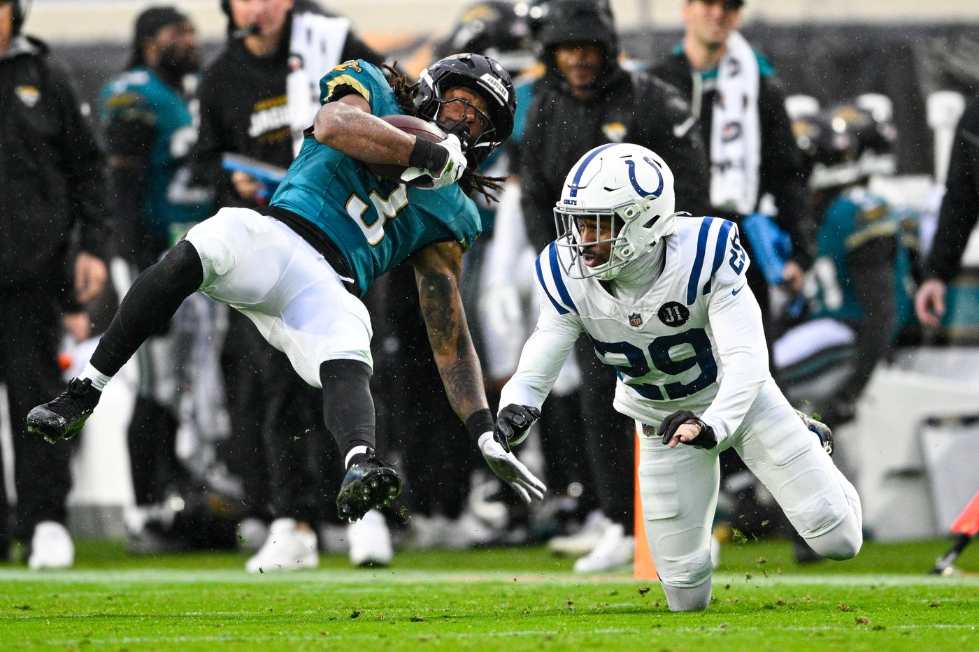 Daniel Jones hurt in Jaguars' 11th consecutive home win against the Colts, 36-19 | iNFOnews.ca