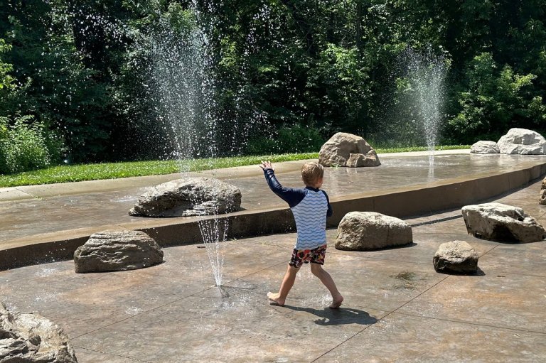 Sweltering Midwest heat cancels outdoor plans as cooling centers open and the East braces | iNFOnews.ca
