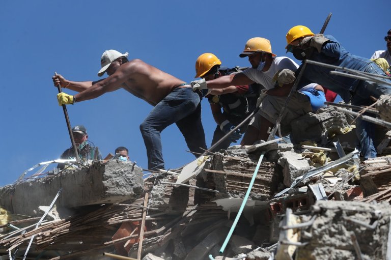 As search for thousands of missing pushes on, Colombia earthquake tests new president | iNFOnews.ca