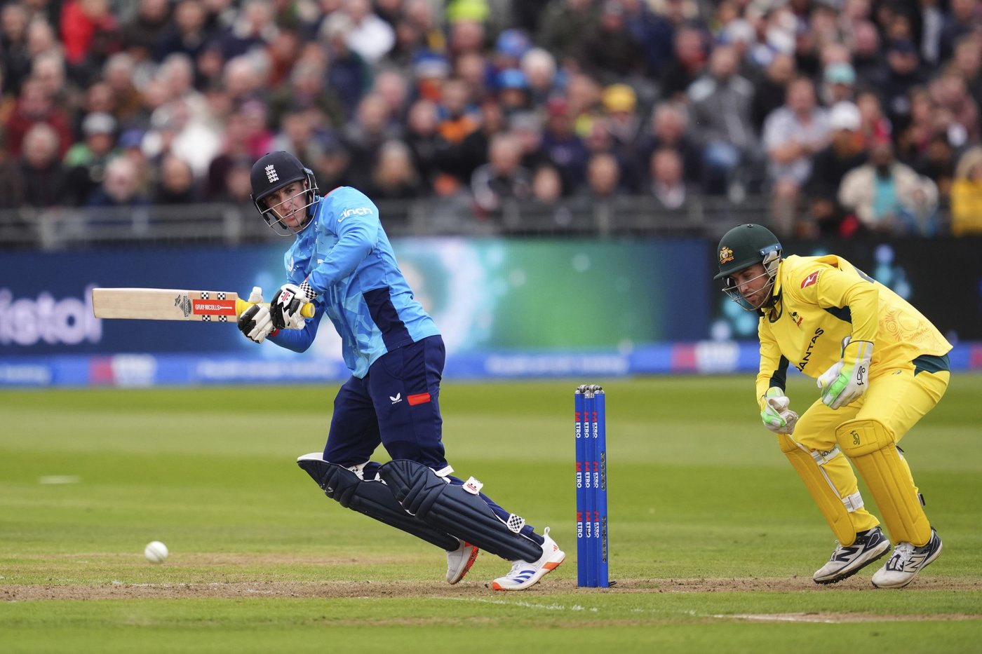 Australia clinches one-day cricket series 3-2 after rain arrives too late for England | iNFOnews.ca Australia clinches one-day cricket series 3-2 after rain arrives too late for England | iNFOnews.ca