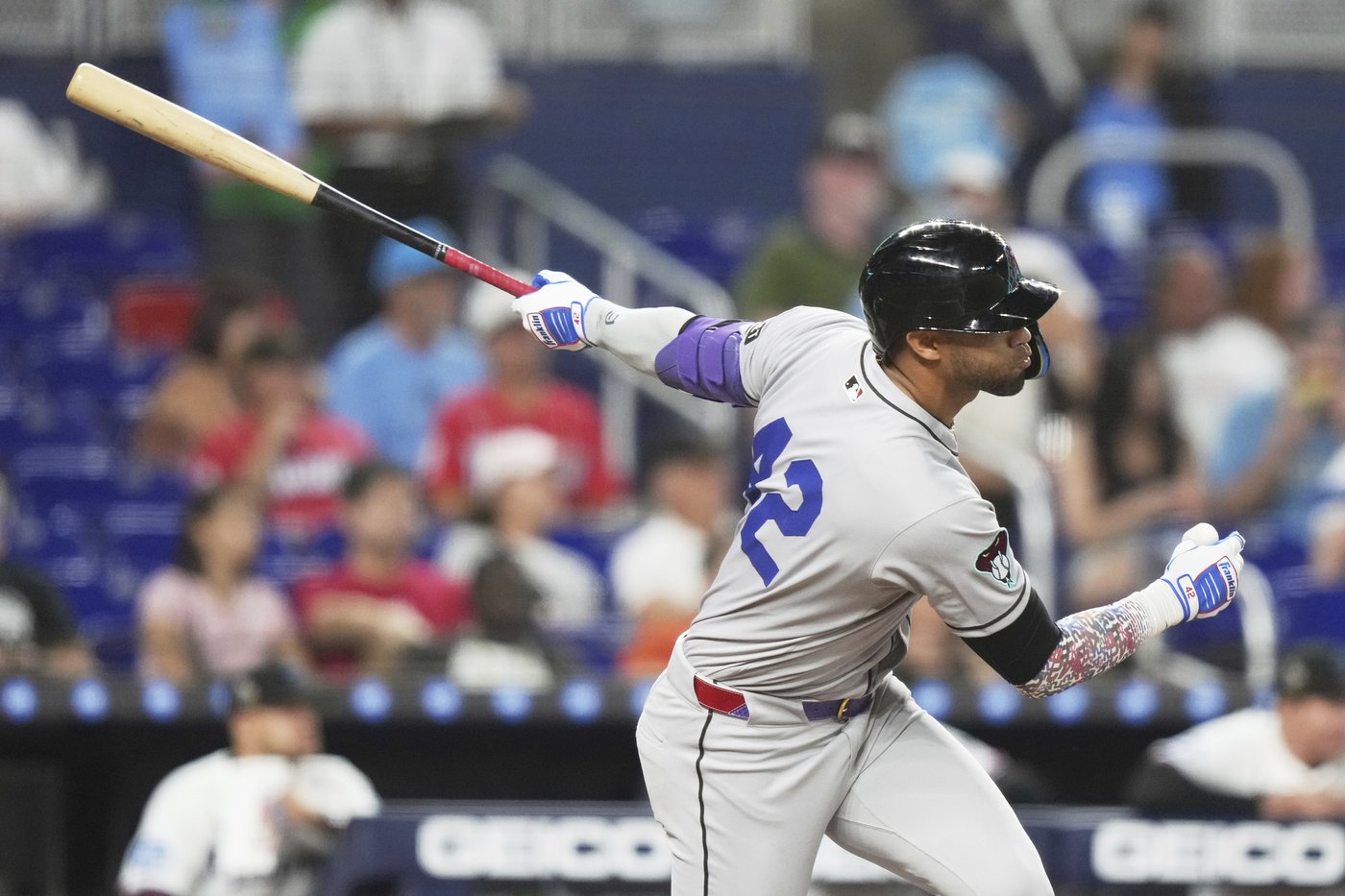 Carroll hits a grand slam as the Diamondbacks beat the Marlins 10-4 | iNFOnews.ca