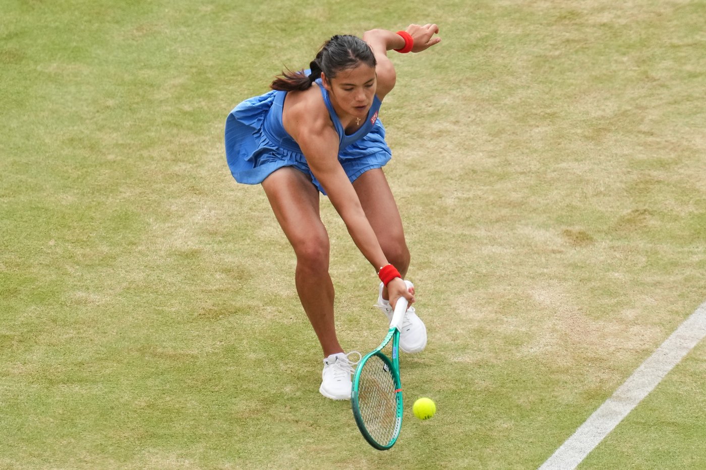 Vekic wins Queen's Club final in straight sets to deny dream title for Raducanu | iNFOnews.ca Vekic wins Queen's Club final in straight sets to deny dream title for Raducanu | iNFOnews.ca