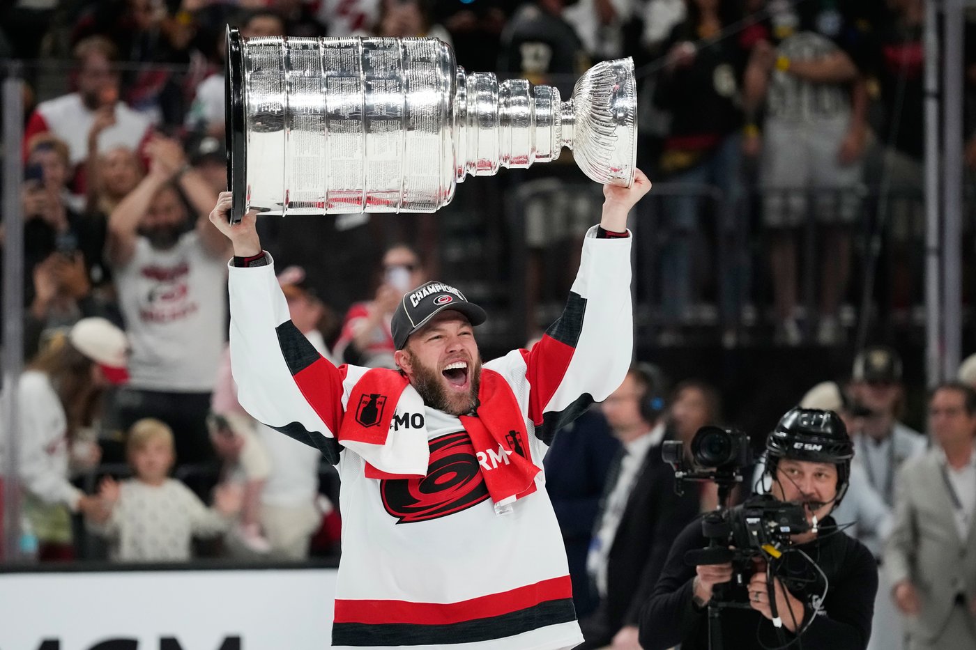 Taylor Hall goes from No. 1 pick to MVP to Stanley Cup champion with the Hurricanes | iNFOnews.ca Taylor Hall goes from No. 1 pick to MVP to Stanley Cup champion with the Hurricanes | iNFOnews.ca