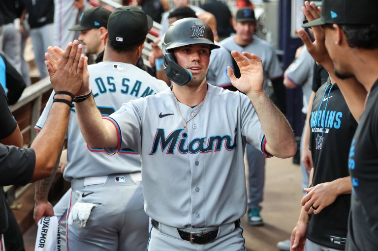 Marlins 3rd baseman Graham Pauley leaves game against Brewers with apparent injury | iNFOnews.ca