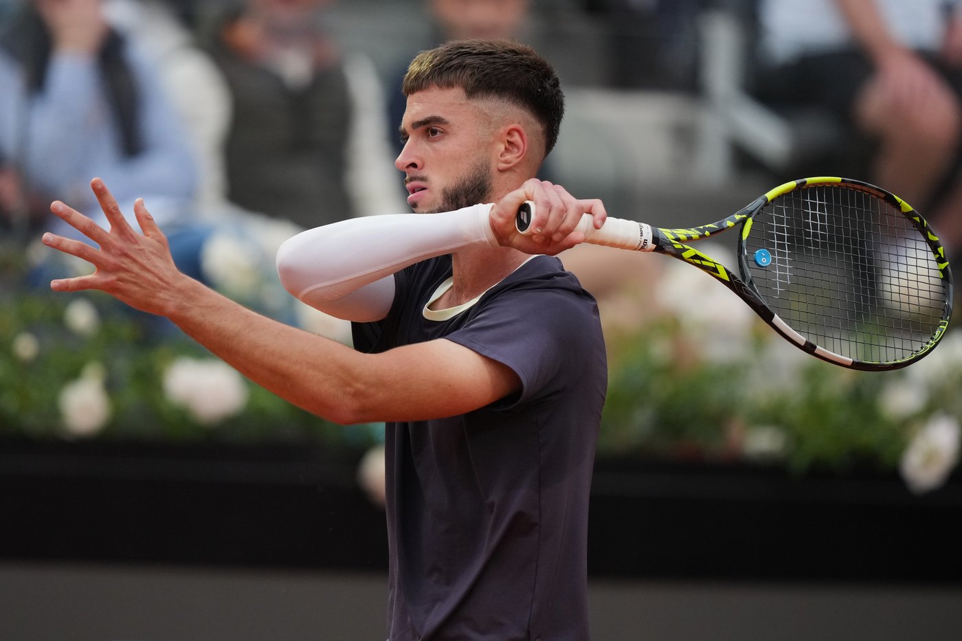 Djokovic beaten by a Croatian qualifier 18 years younger than him at the Italian Open | iNFOnews.ca