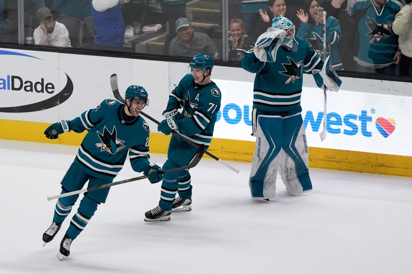 Celebrini ties it late then sets up Wennberg's winner as the Sharks beat the Ducks 4-3 | iNFOnews.ca Celebrini ties it late then sets up Wennberg's winner as the Sharks beat the Ducks 4-3 | iNFOnews.ca