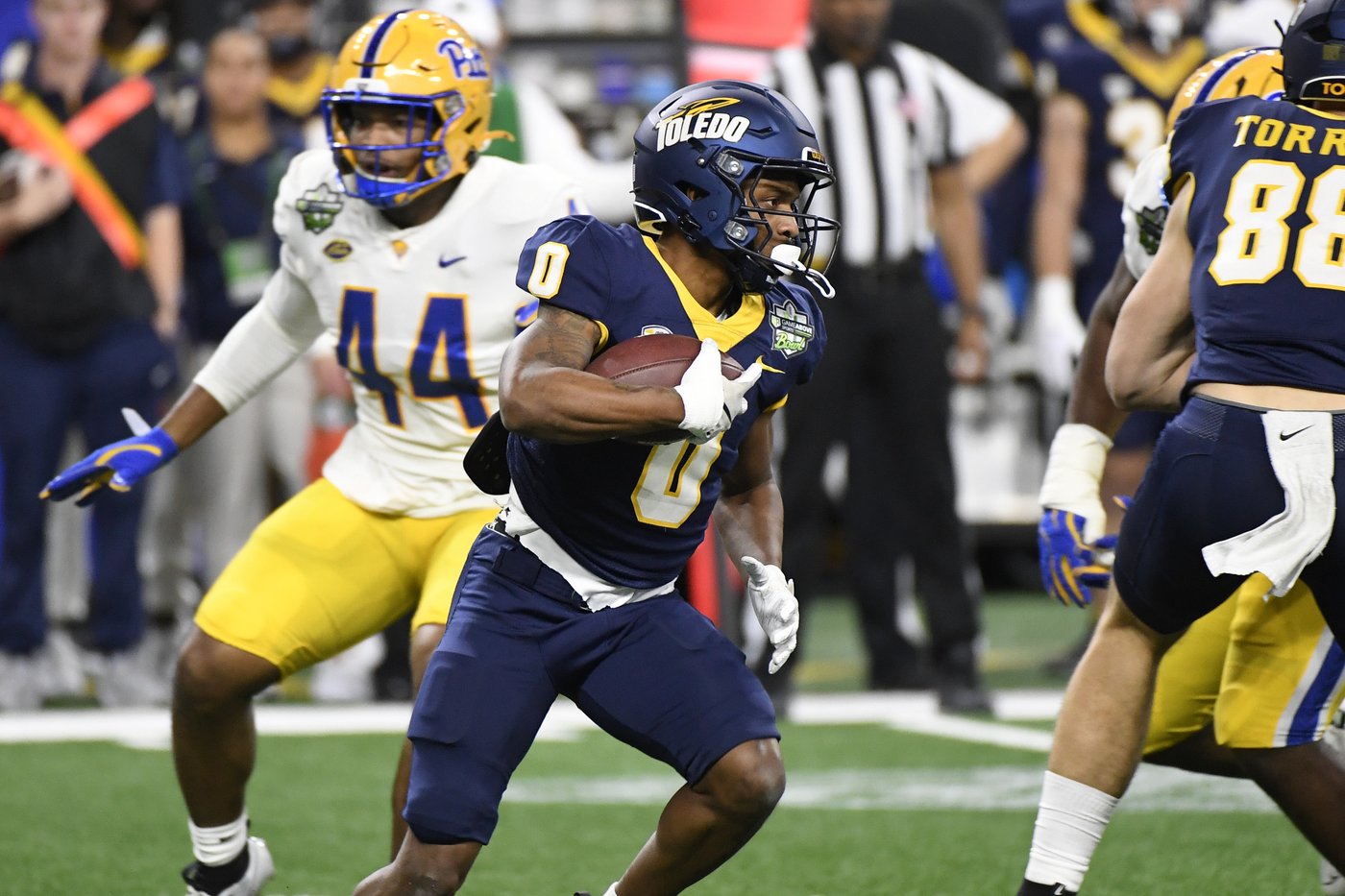 Toledo beats Pitt 48-46 in bowl-record 6 overtimes | iNFOnews.ca