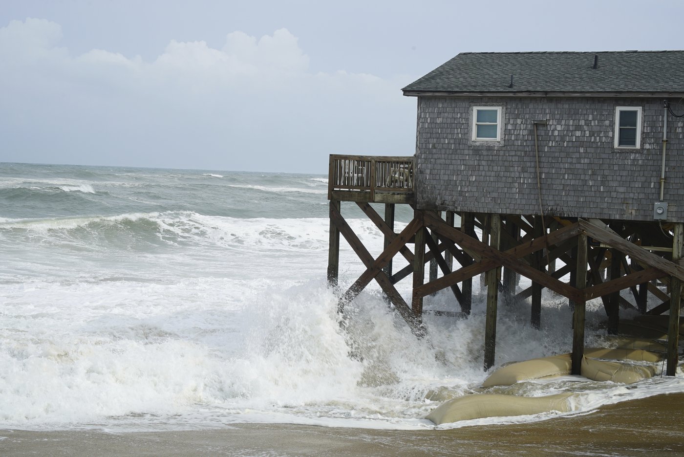 Hurricane Erin picking up steam as it edges along the East Coast | iNFOnews.ca