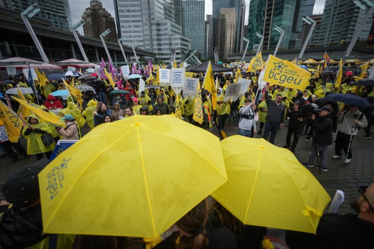 CP NewsAlert: B.C. public service union announces tentative deal to end strike | iNFOnews.ca CP NewsAlert: B.C. public service union announces tentative deal to end strike | iNFOnews.ca