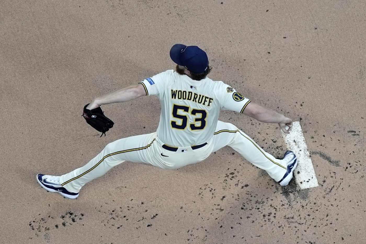 Brewers’ Brandon Woodruff headed to injured list; status for playoffs uncertain | iNFOnews.ca