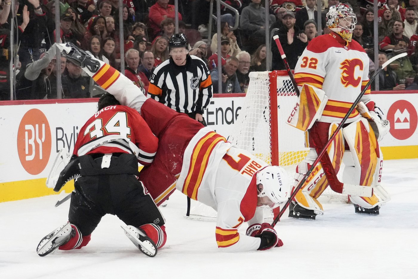 Connor Bedard scores 3 times as the Blackhawks beat the Flames 5-2 | iNFOnews.ca Connor Bedard scores 3 times as the Blackhawks beat the Flames 5-2 | iNFOnews.ca