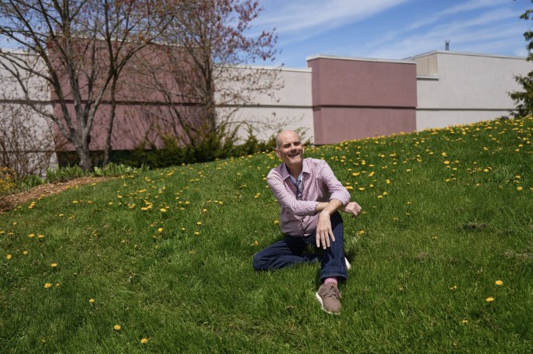 'It's infectious': Optimism a priority for Ontario town's chief positivity officer | iNFOnews.ca