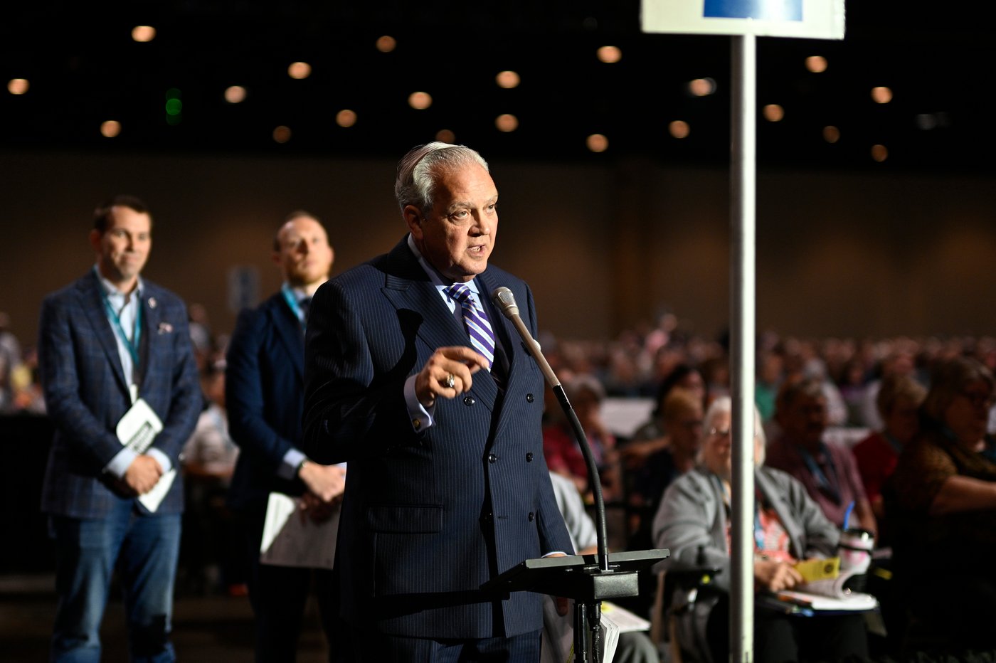 Southern Baptists vote to advance a formal ban on churches with women pastors | iNFOnews.ca
