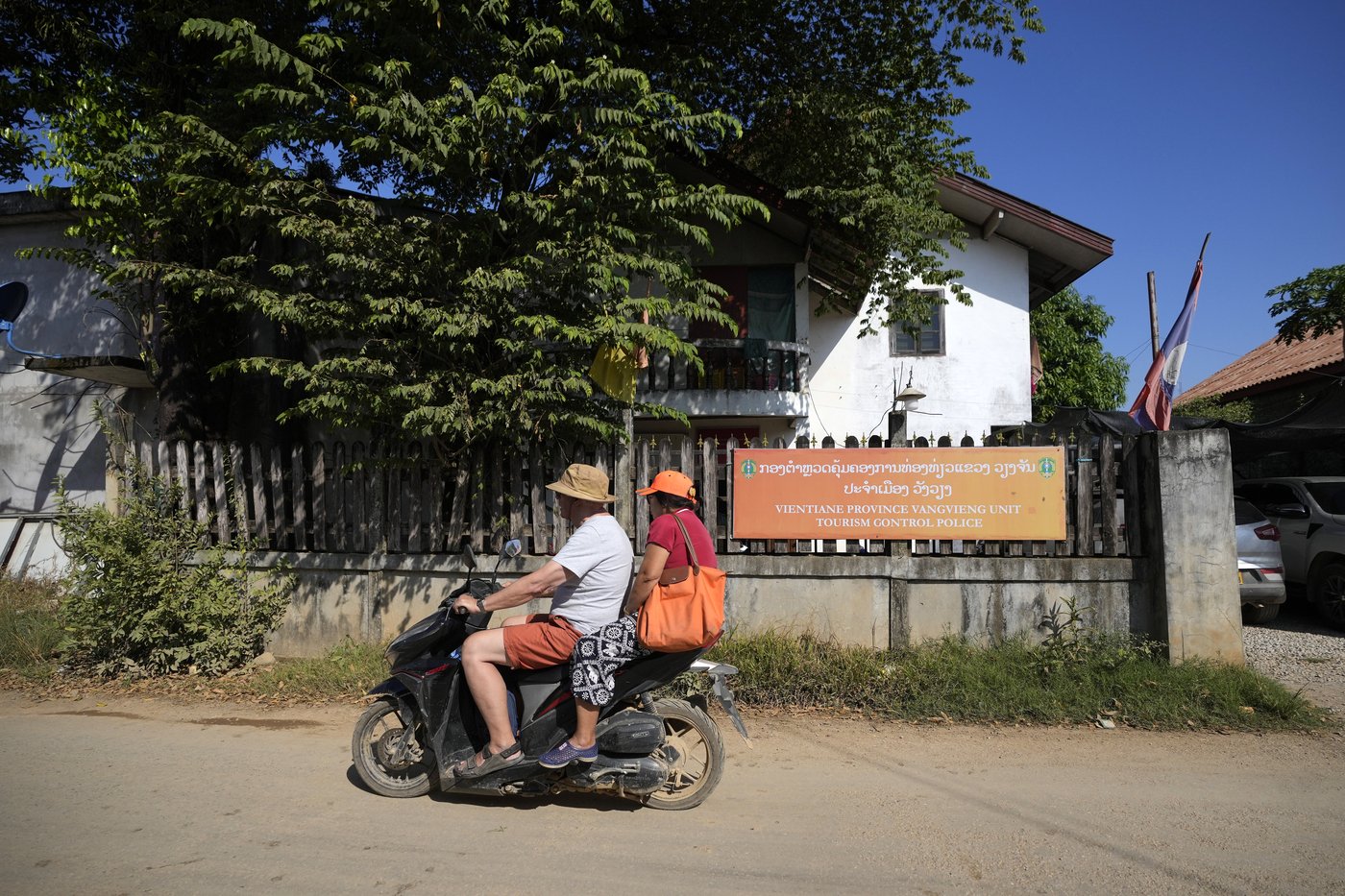 Second Australian teen dies in tainted alcohol case in Laos that has killed 6 tourists | iNFOnews.ca
