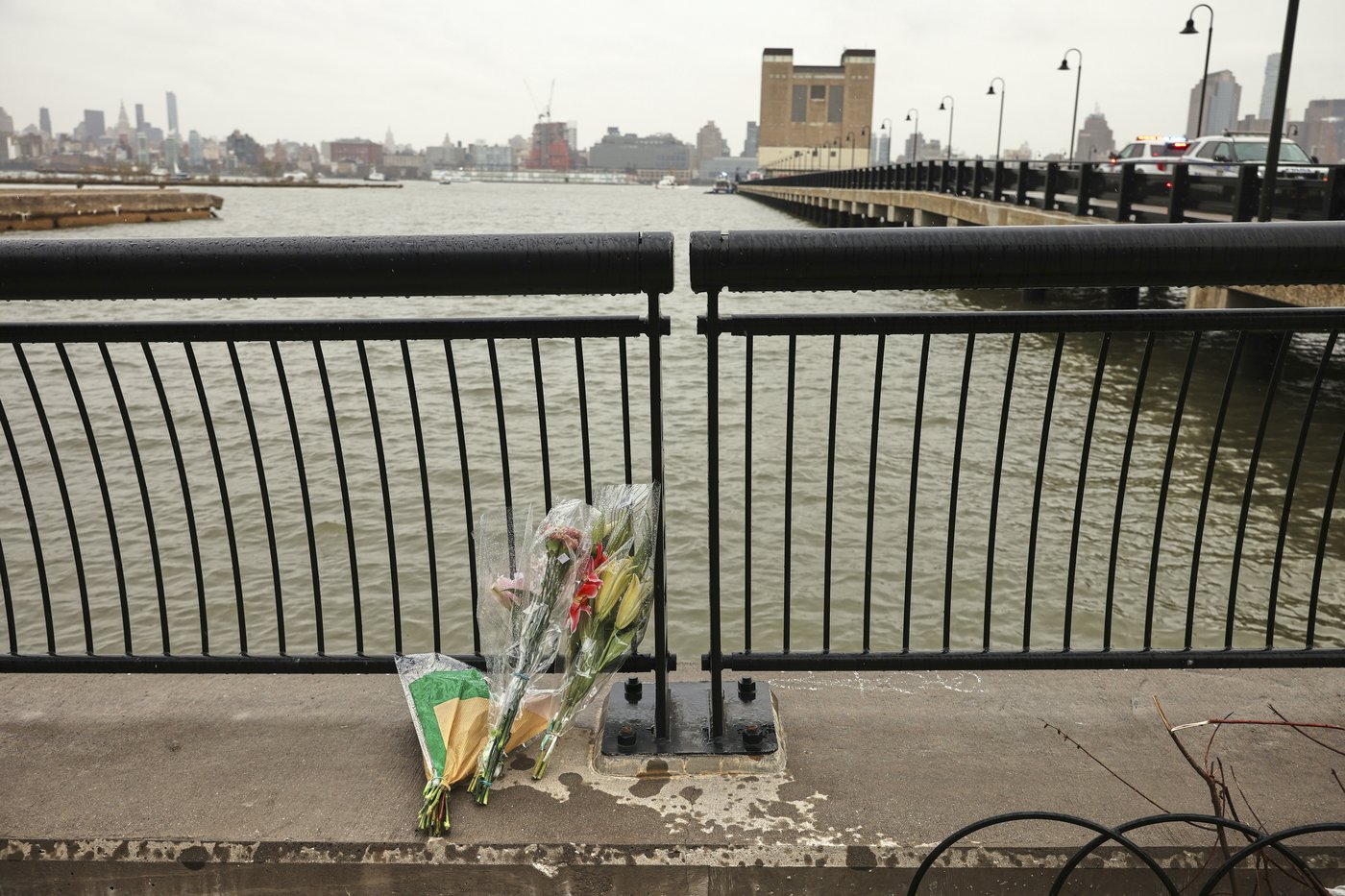 Divers search for parts after NYC helicopter crash killed a family of five and the pilot, a Navy vet | iNFOnews.ca Divers search for parts after NYC helicopter crash killed a family of five and the pilot, a Navy vet | iNFOnews.ca
