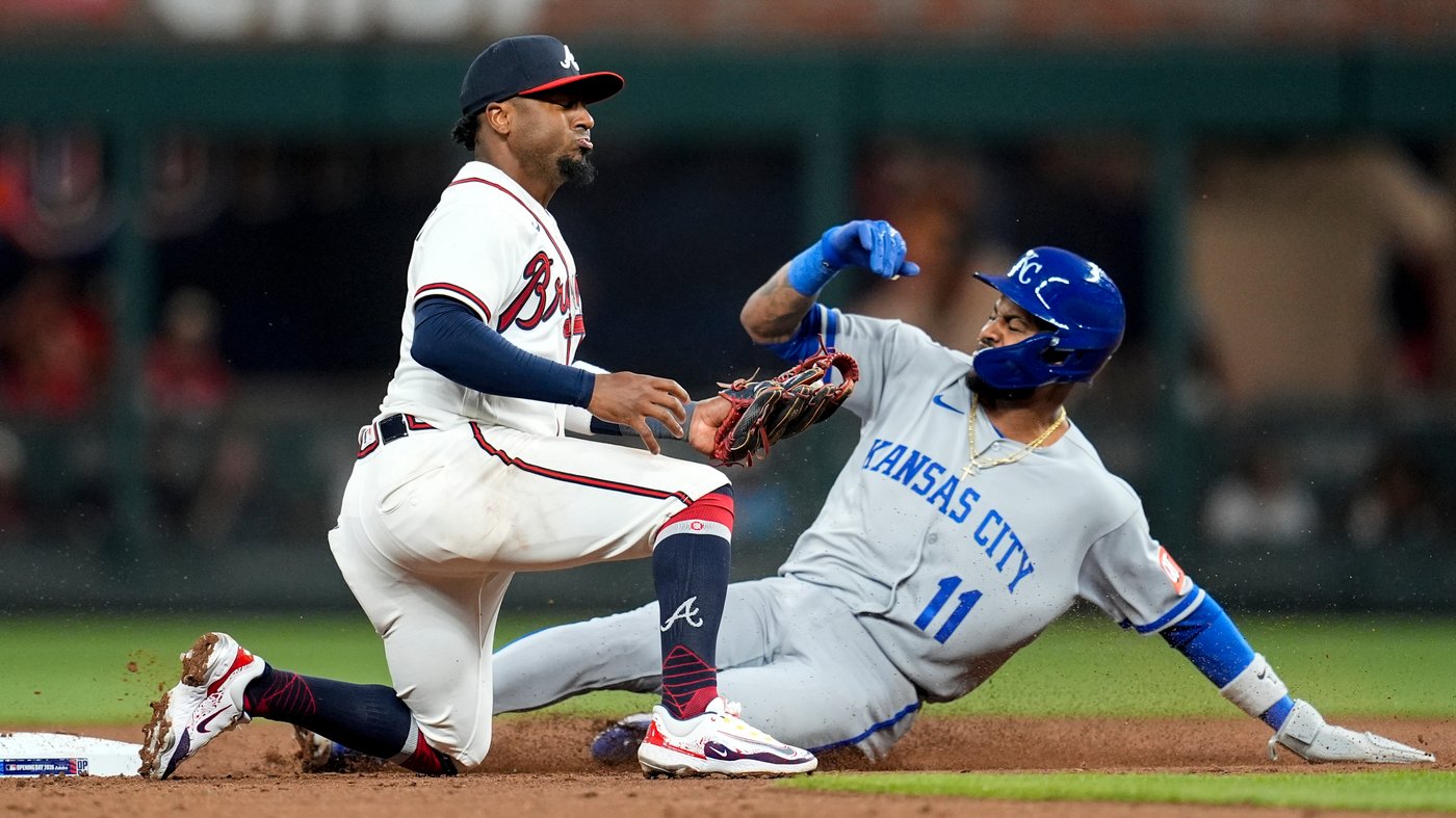 3 homers, strong start by Chris Sale carry Braves to 6-0 win over Royals on opening night in Atlanta | iNFOnews.ca 3 homers, strong start by Chris Sale carry Braves to 6-0 win over Royals on opening night in Atlanta | iNFOnews.ca