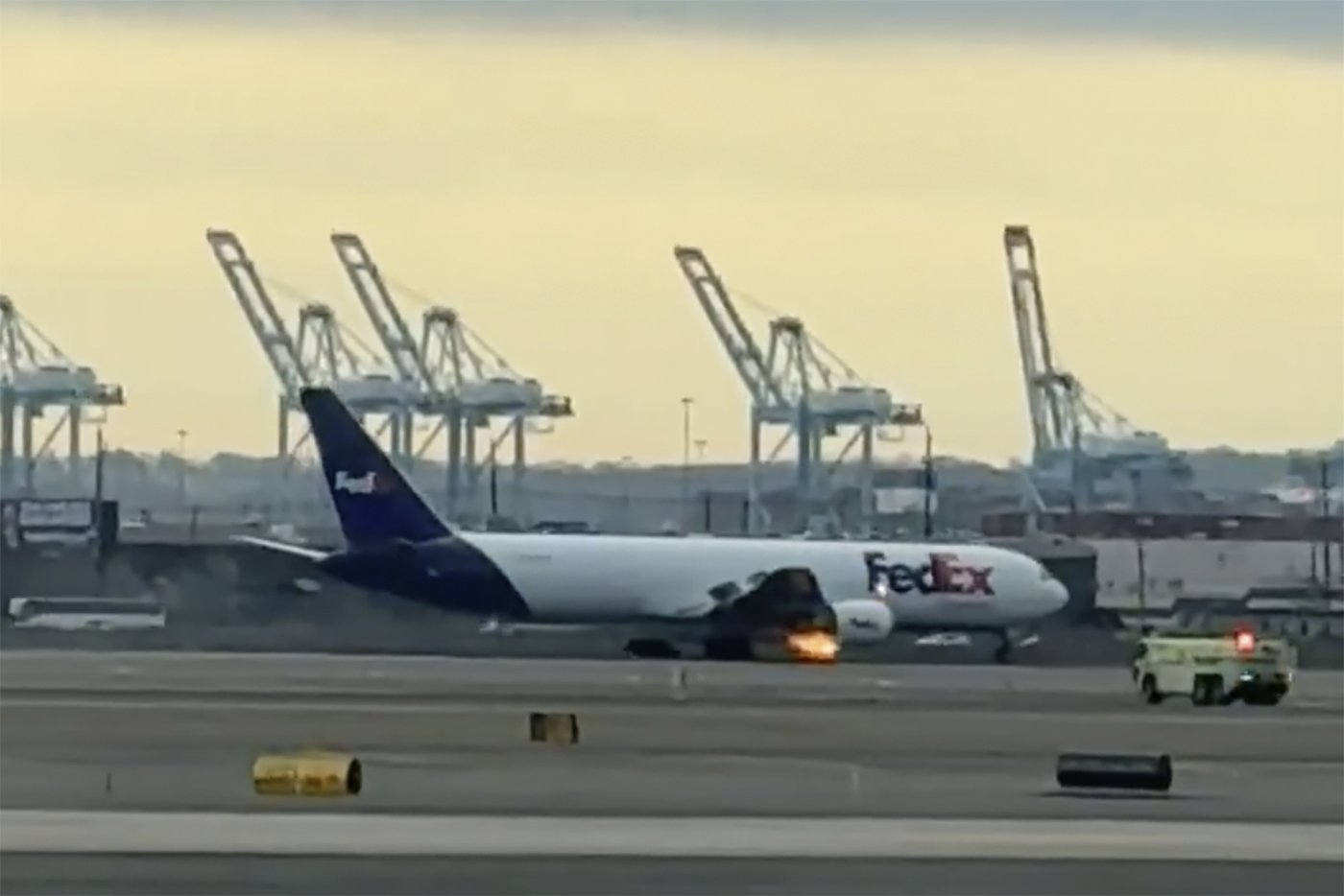 FedEx cargo plane makes emergency landing following bird strike and engine fire | iNFOnews.ca FedEx cargo plane makes emergency landing following bird strike and engine fire | iNFOnews.ca