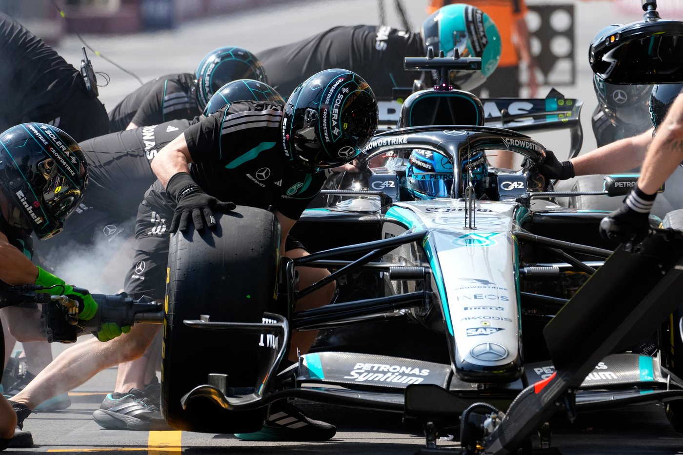 George Russell starts on pole in Azerbaijan with a chance to cut Antonelli's F1 lead | iNFOnews.ca George Russell starts on pole in Azerbaijan with a chance to cut Antonelli's F1 lead | iNFOnews.ca