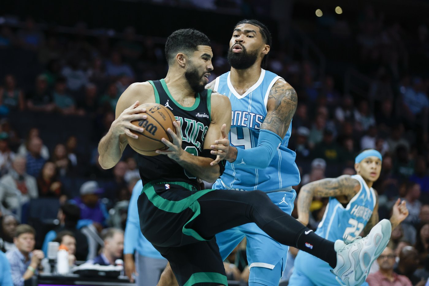 Tatum scores 32, Celtics pull away to beat Hornets 124-109 after 2 Charlotte players ejected | iNFOnews.ca Tatum scores 32, Celtics pull away to beat Hornets 124-109 after 2 Charlotte players ejected | iNFOnews.ca