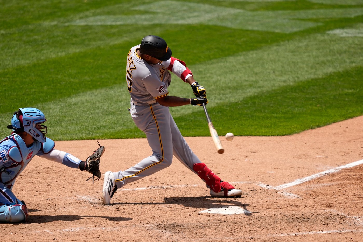 Valdez helps Pirates beat Phillies 6-1 to split their four-game series | iNFOnews.ca