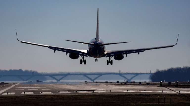 Jetting off for a summer vacation? How to eat and drink to minimize jet lag | iNFOnews.ca