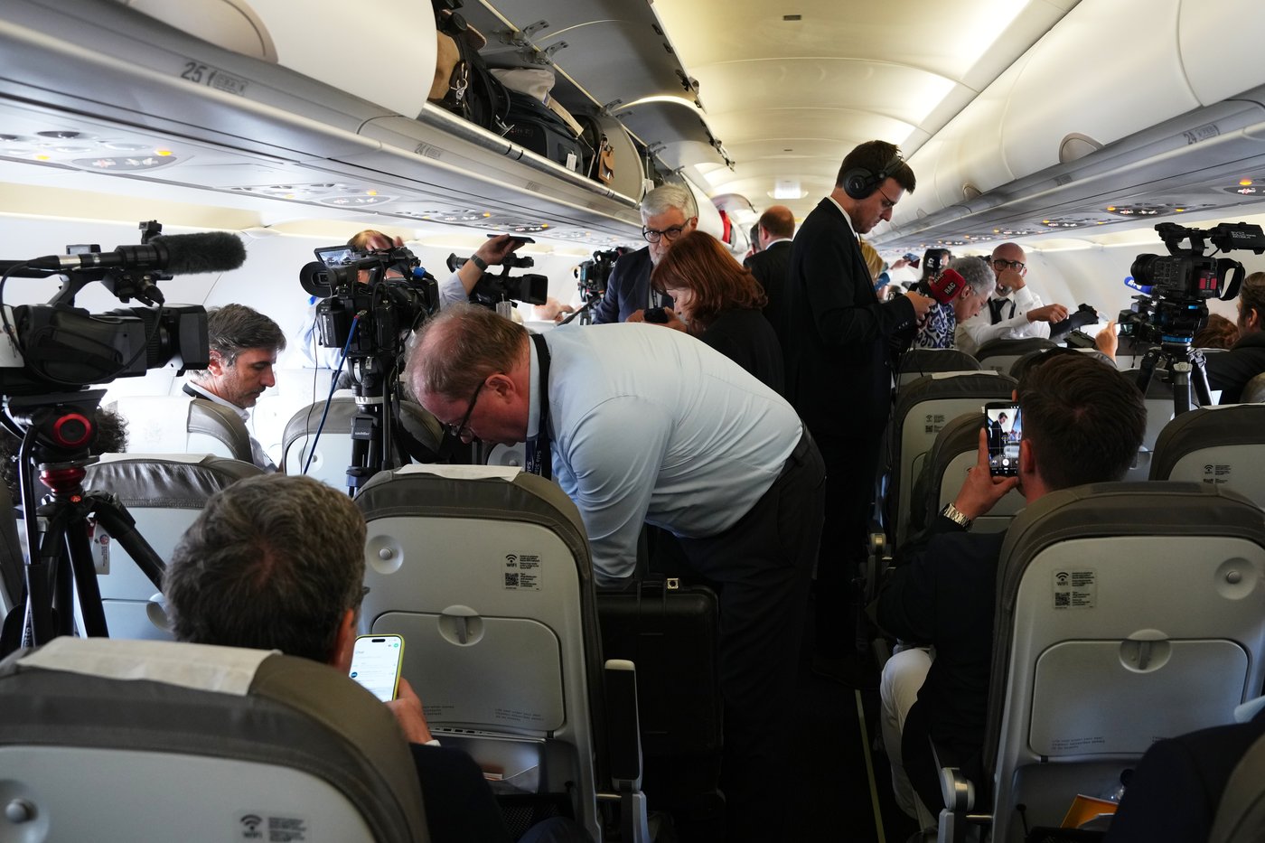 Pope Leo XIV’s flight home from Spain was grounded so the king came to his aid | iNFOnews.ca