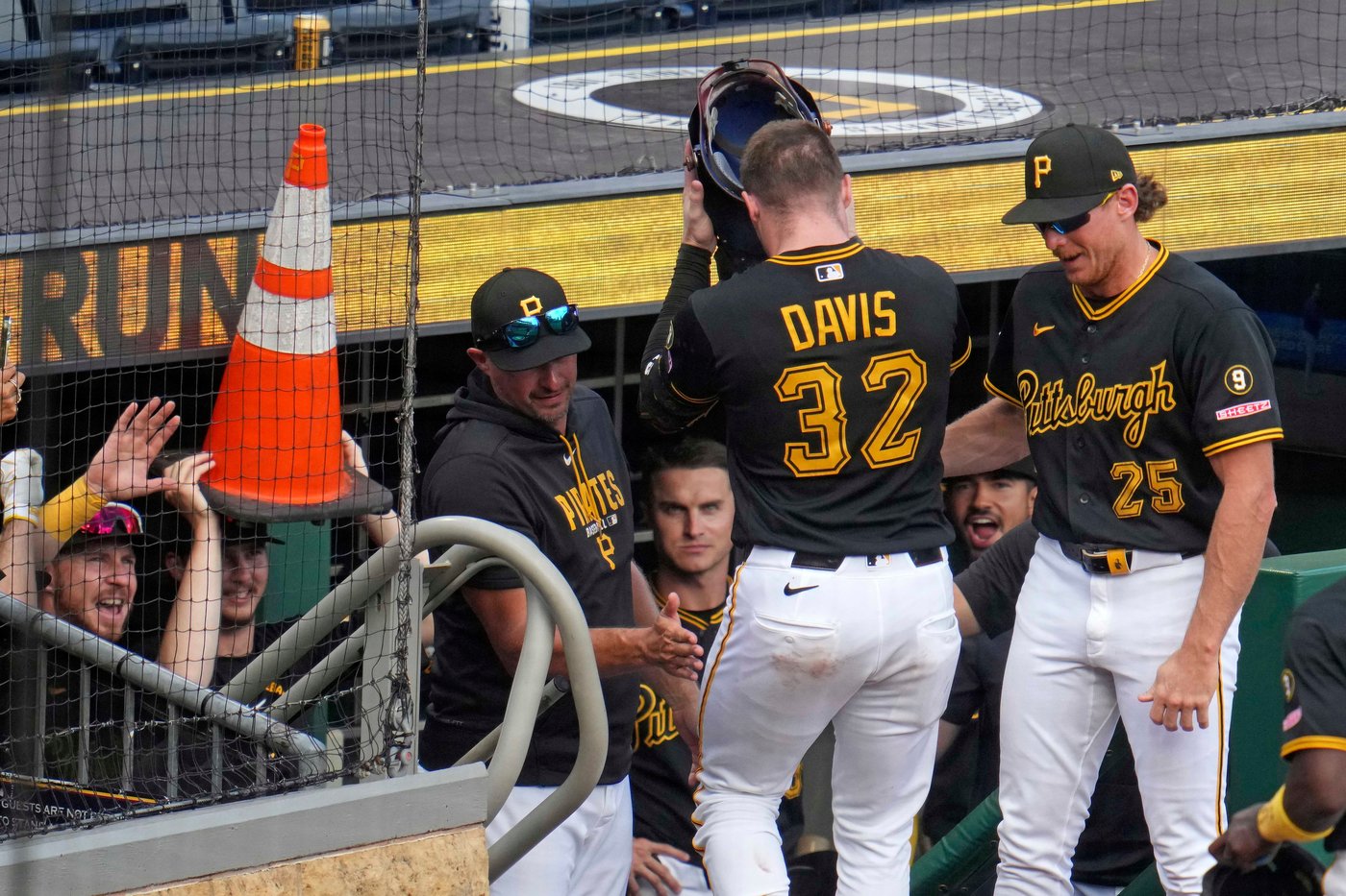 Konnor Griffin's 2-run double highlights a 5-run second inning as Pirates hold off Brewers 7-4 | iNFOnews.ca