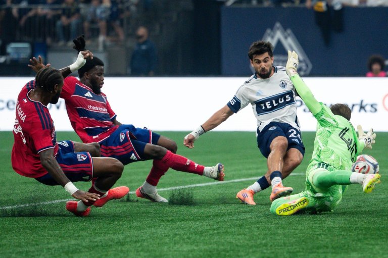 Brian White scores twice as Vancouver Whitecaps thump FC Dallas 5-0 | iNFOnews.ca