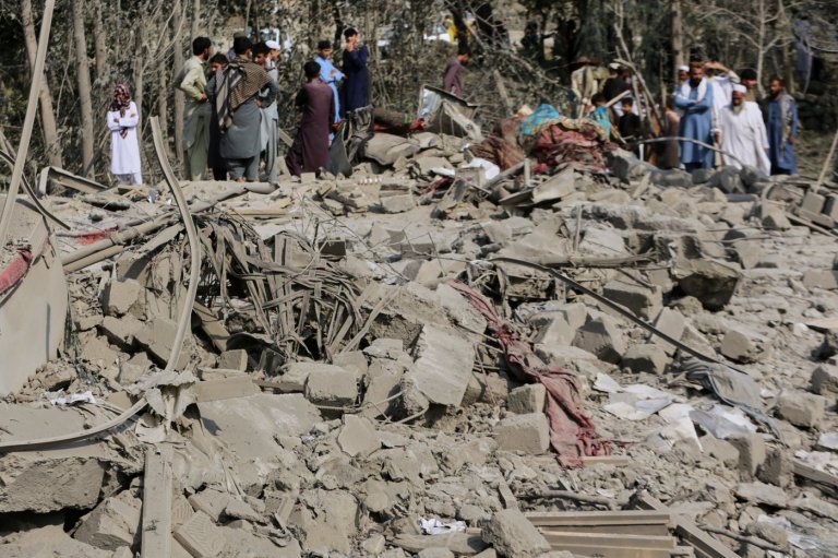 Pakistan says airstrikes target militant hideouts in Afghanistan, killing 28. Kabul says 3 killed | iNFOnews.ca