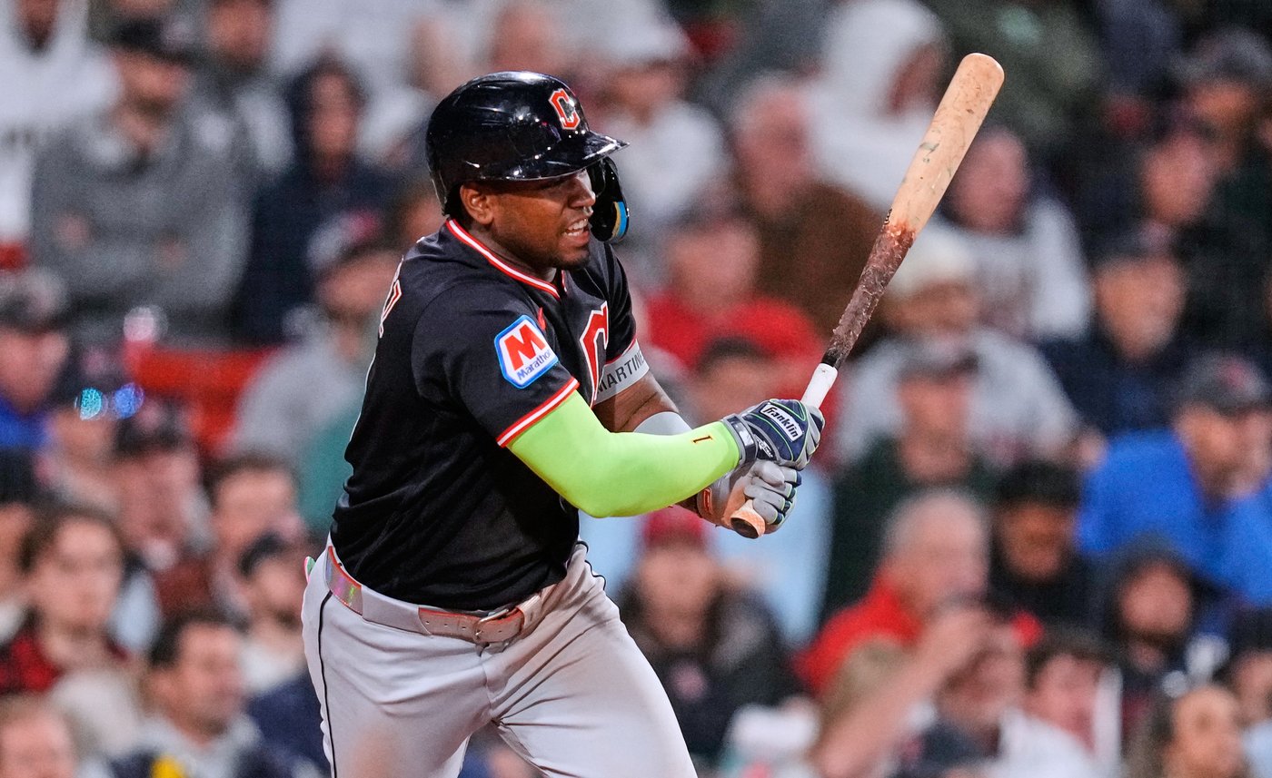Lowe's sacrifice fly breaks tie and lifts Guardians past Red Sox, 3-2, helping them atop AL Central | iNFOnews.ca