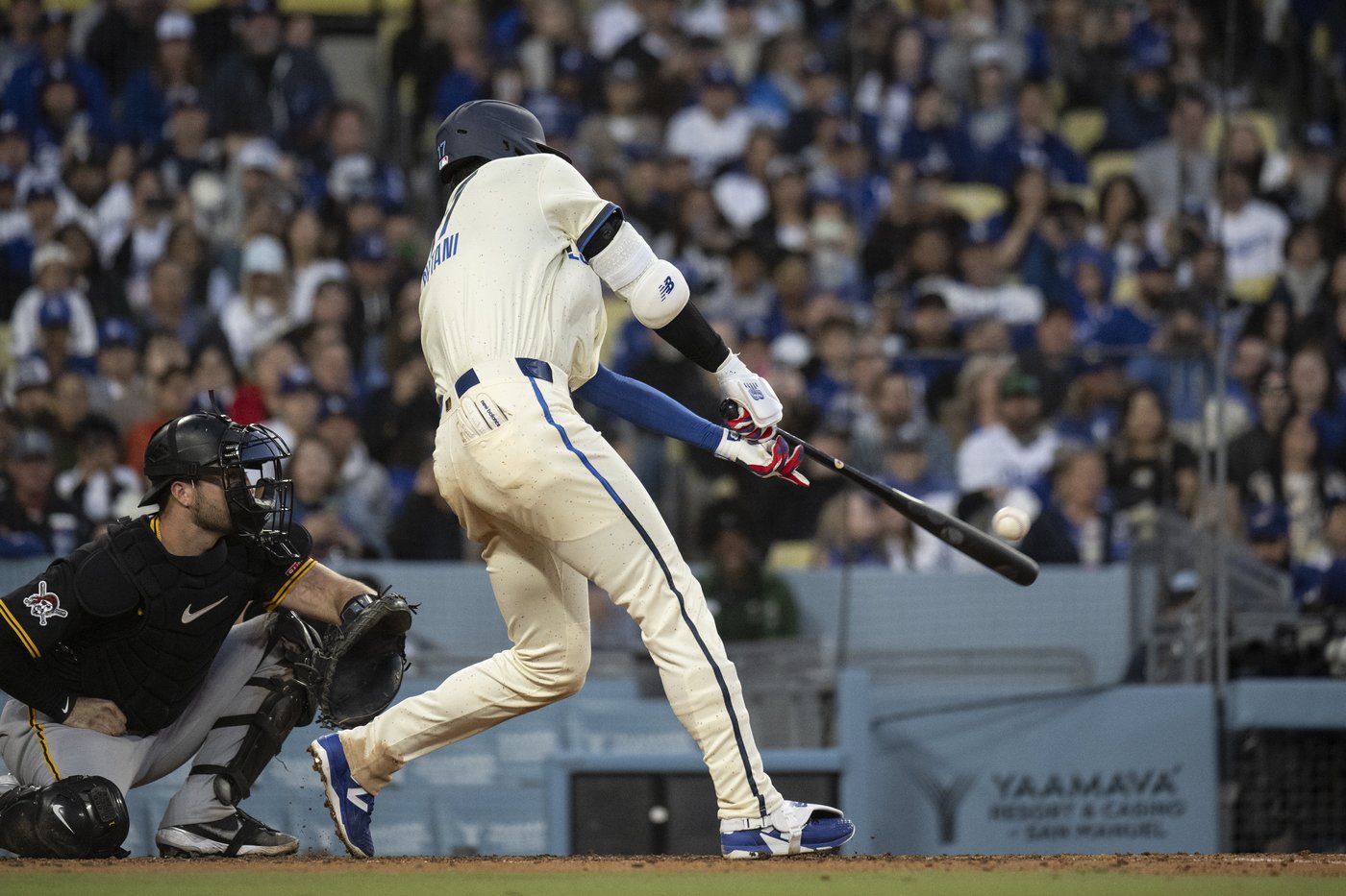 Teoscar Hernández hits tiebreaking homer in 8th inning and Dodgers beat Pirates 8-4 | iNFOnews.ca