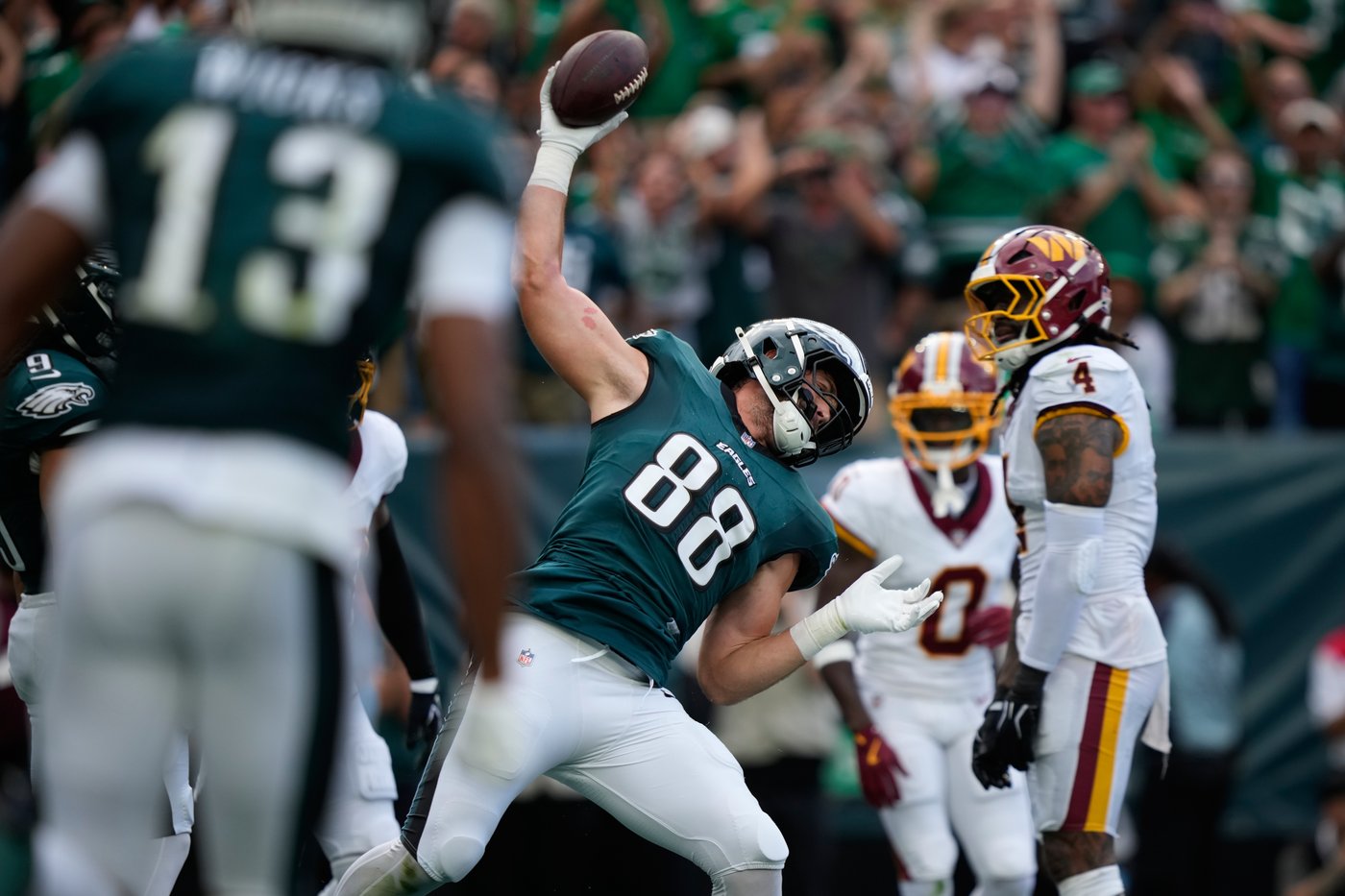 Jalen Hurts throws 3 TD passes and Eagles stuff Commanders' late 2-point try for 24-22 win | iNFOnews.ca