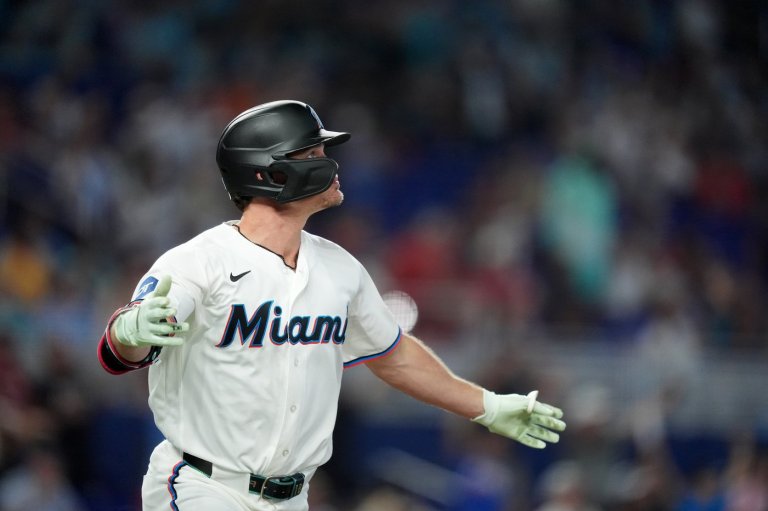 Conine puts Marlins ahead for good with eighth inning pinch-hit homer, Marlins defeat Phillies 8-6 | iNFOnews.ca