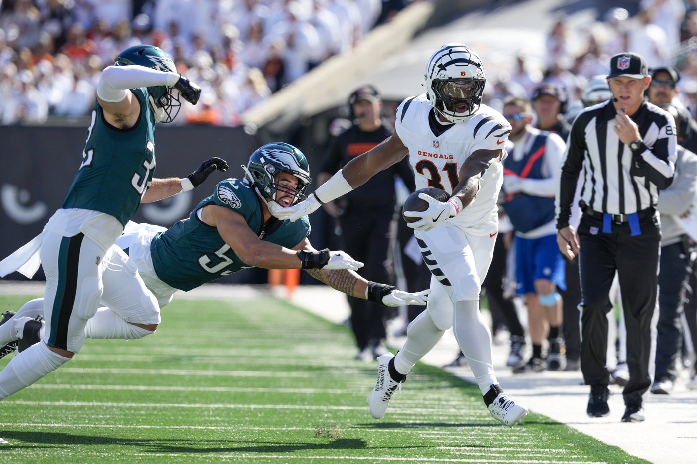 Bengals struggle to run the ball in a 37-17 loss to the Eagles | iNFOnews.ca
