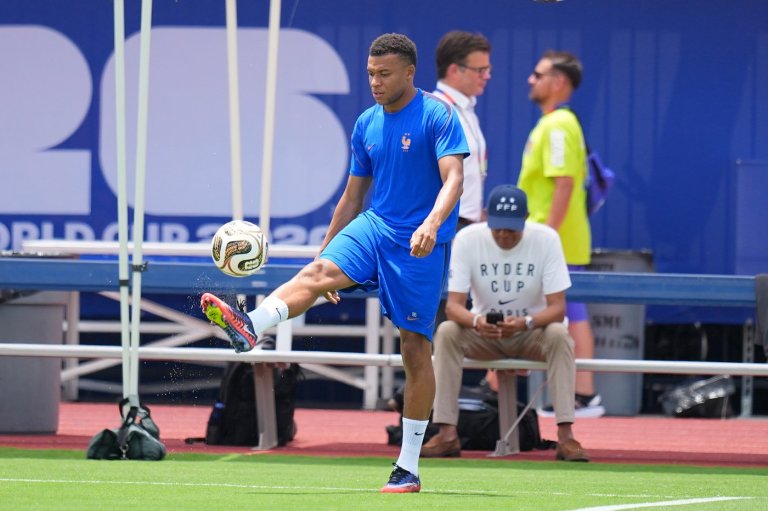 Kylian Mbappé in for France in World Cup semifinals against Spain after 'slight' ankle injury | iNFOnews.ca