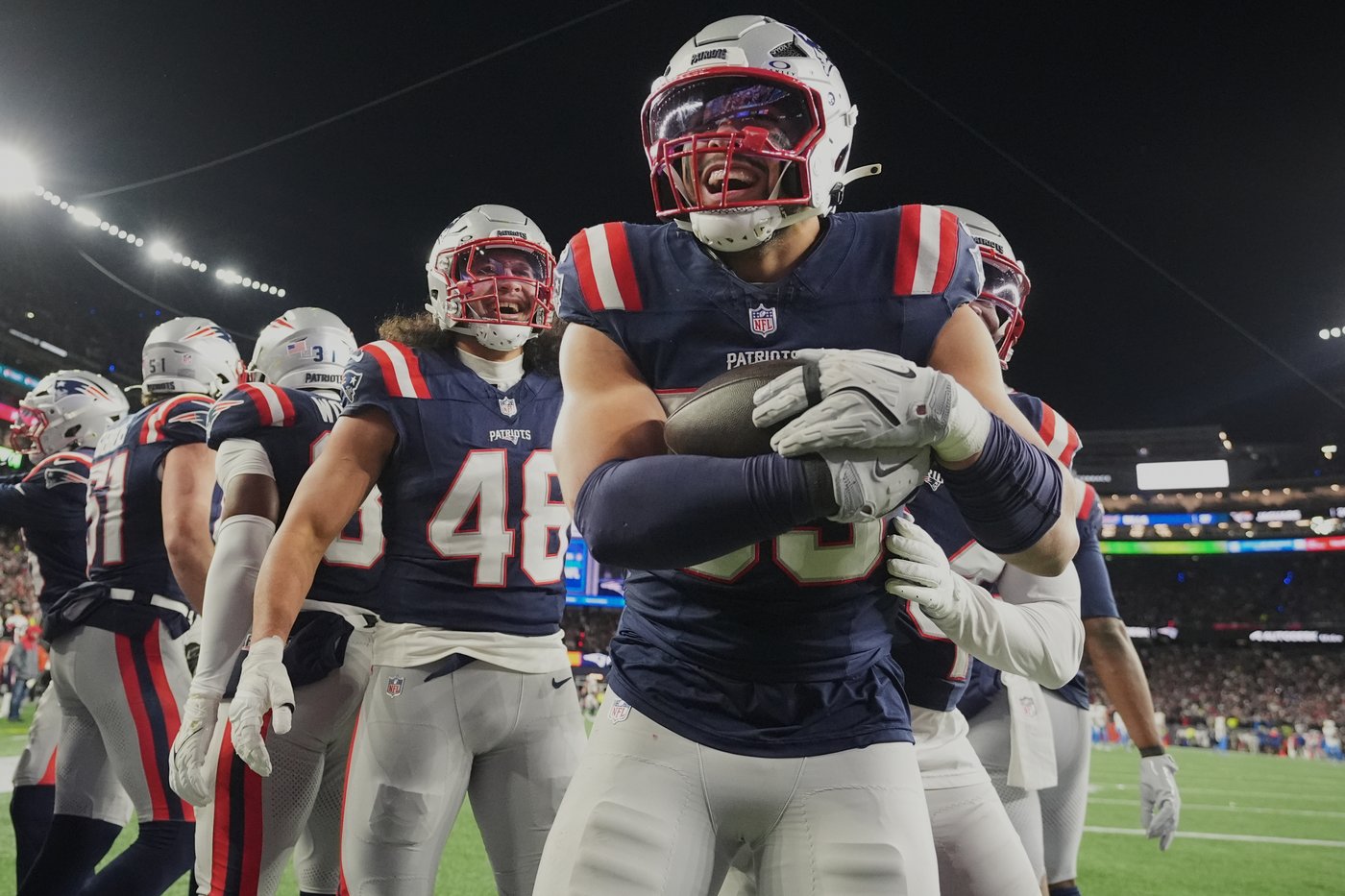 Maye throws late TD pass and Patriots' defense roughs up Herbert, Chargers in 16-3 playoff win | iNFOnews.ca Maye throws late TD pass and Patriots' defense roughs up Herbert, Chargers in 16-3 playoff win | iNFOnews.ca