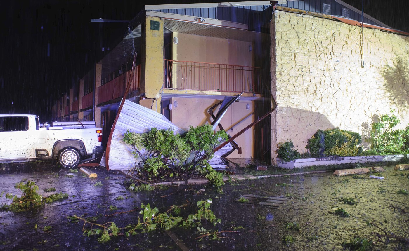 Tornado-producing storm deals deadly weather to Oklahoma and Texas | iNFOnews.ca Tornado-producing storm deals deadly weather to Oklahoma and Texas | iNFOnews.ca