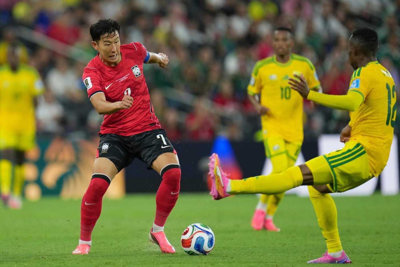 South Africa reaches World Cup knockout round with 1-0 win over South Korea | iNFOnews.ca