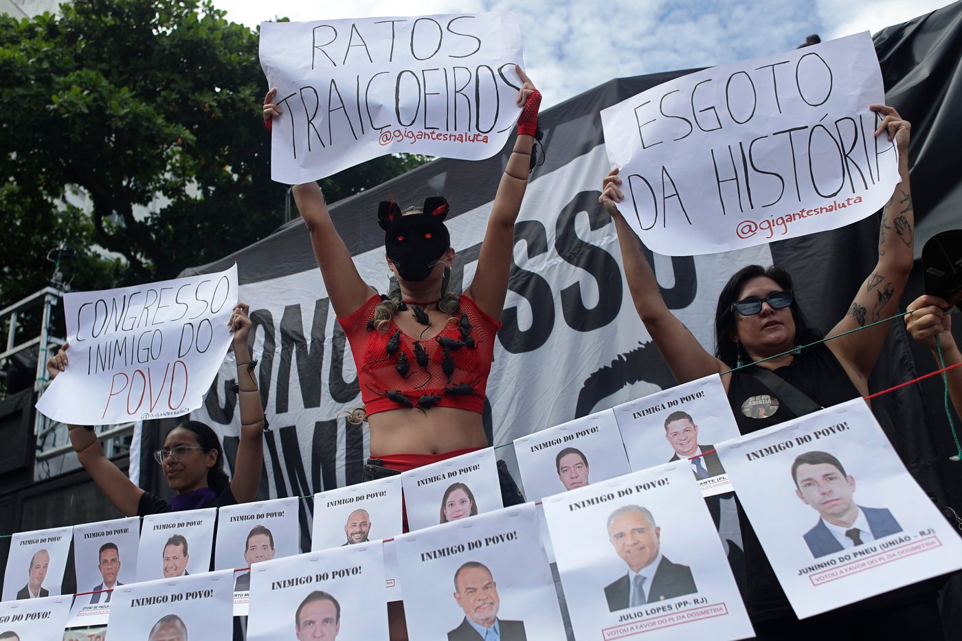 Brazilians protest a bill that would reduce former president Bolsonaro’s time in jail | iNFOnews.ca Brazilians protest a bill that would reduce former president Bolsonaro’s time in jail | iNFOnews.ca