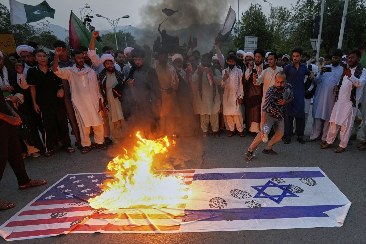 The Latest: Iranians flee their capital as Trump urges unconditional surrender | iNFOnews.ca The Latest: Iranians flee their capital as Trump urges unconditional surrender | iNFOnews.ca