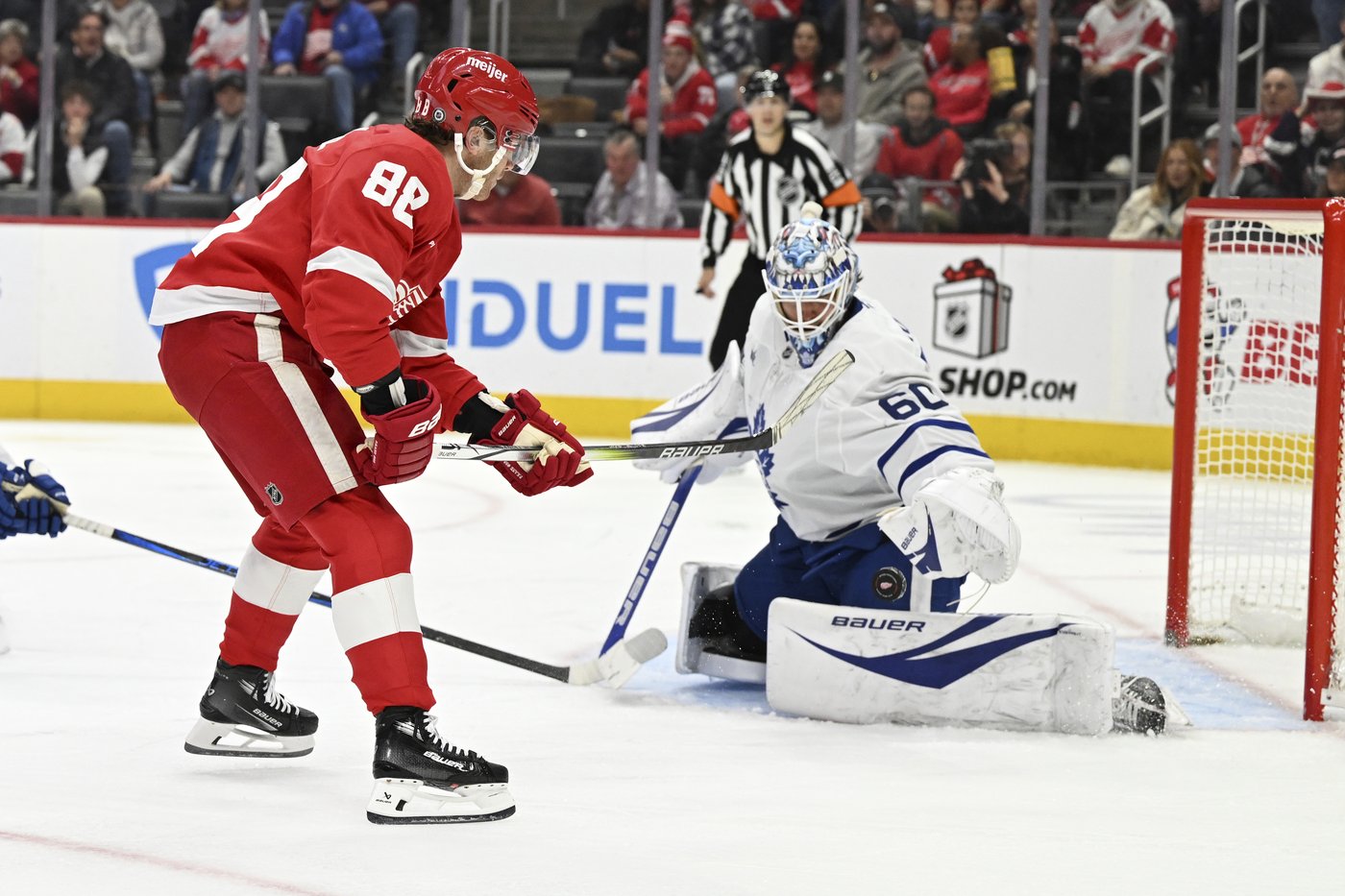 Petry scores a pair as Red Wings beat Maple Leafs 4-2 | iNFOnews.ca