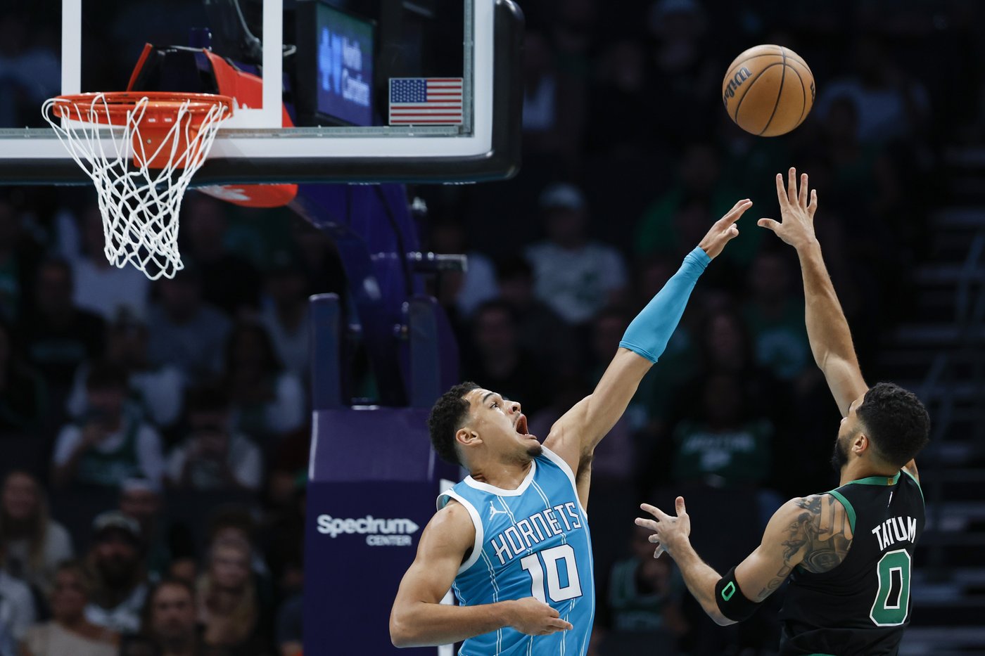 Tatum scores 32, Celtics pull away to beat Hornets 124-109 after 2 Charlotte players ejected | iNFOnews.ca Tatum scores 32, Celtics pull away to beat Hornets 124-109 after 2 Charlotte players ejected | iNFOnews.ca