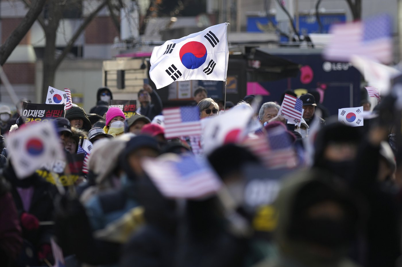 South Korea's ex-defense minister is formally arrested over brief imposition of martial law | iNFOnews.ca