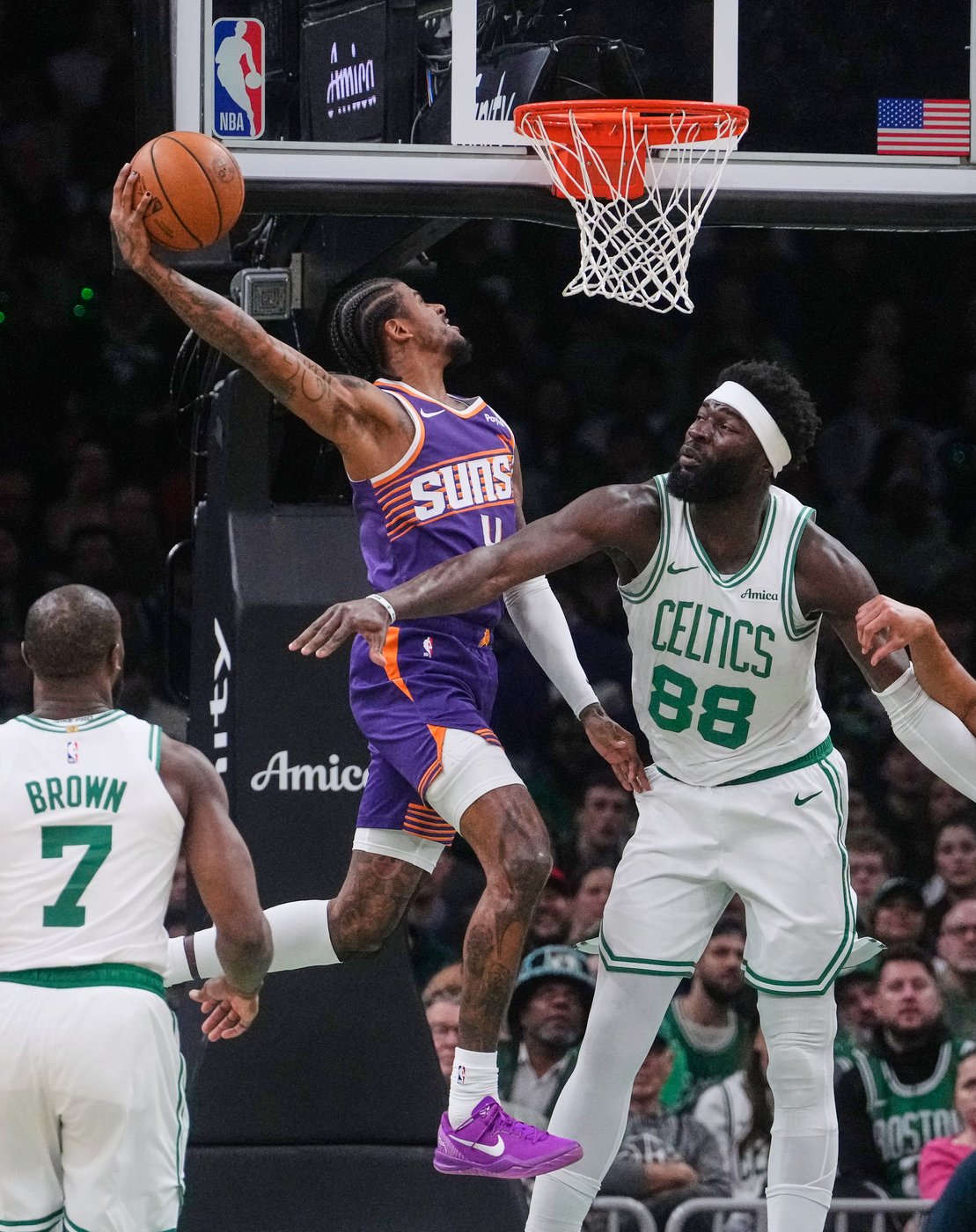 Jaylen Brown scores 18 of his 41 points in the fourth quarter to help Celtics beat Suns 120-112 | iNFOnews.ca Jaylen Brown scores 18 of his 41 points in the fourth quarter to help Celtics beat Suns 120-112 | iNFOnews.ca