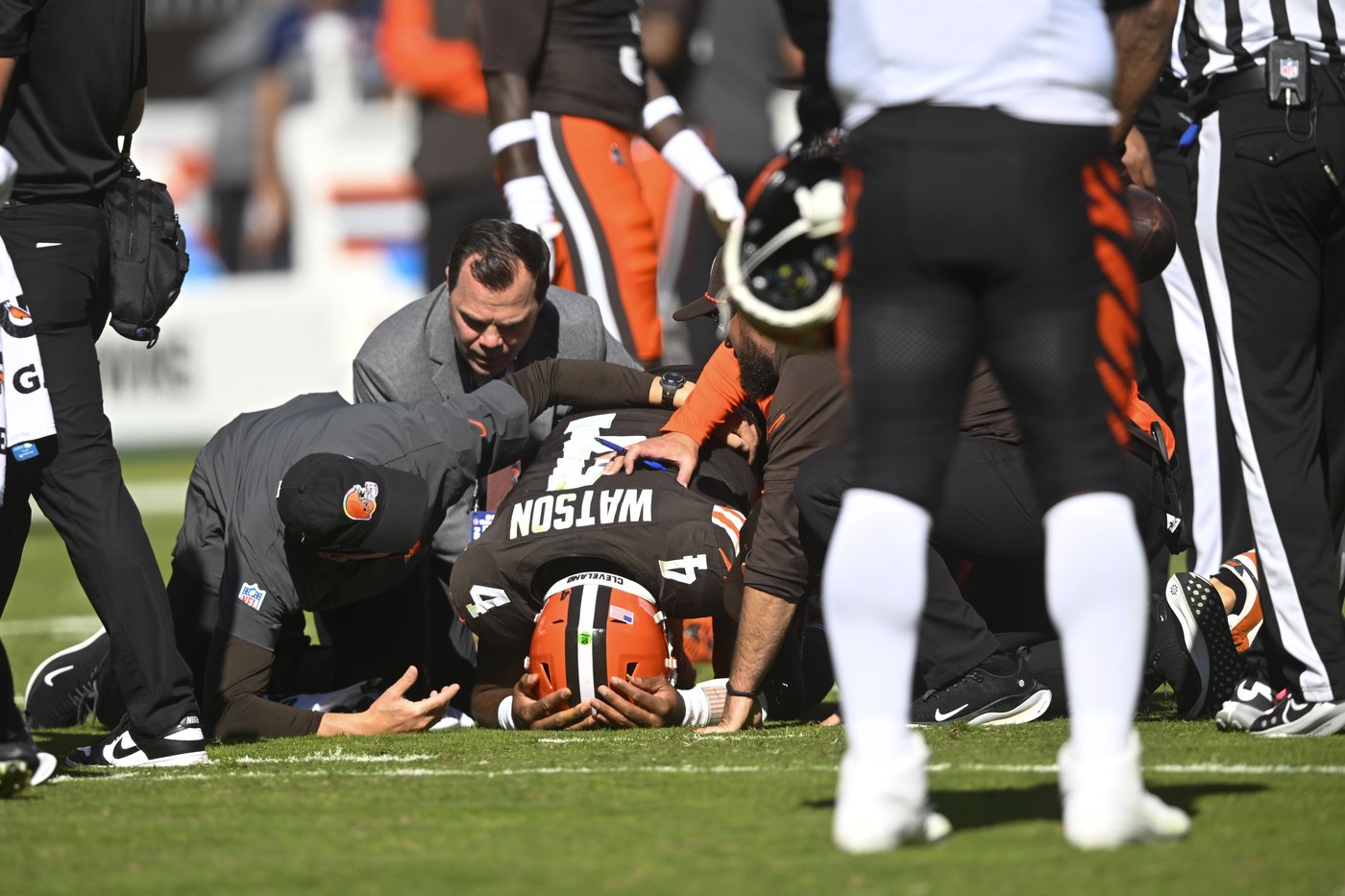 Deshaun Watson's season is ended by a ruptured Achilles tendon. Browns say QB will have surgery | iNFOnews.ca Deshaun Watson's season is ended by a ruptured Achilles tendon. Browns say QB will have surgery | iNFOnews.ca