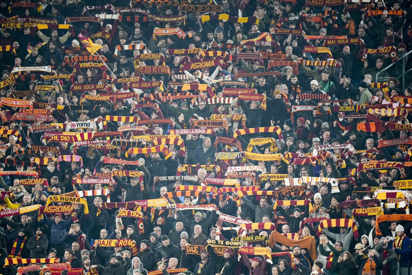 Roma punished by UEFA for fan disorder in Europa League. Eintracht and Twente also fined | iNFOnews.ca